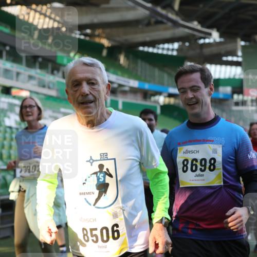 06.10.2024 - 19. swb-Marathon Bremen Yannick Fuchs http://msf.ph/oto/7450532 06.10.2024 10:35:22 Laufen im Stadion 7034, 7035, 7042, 7138, 7155, 7162, 7204, 7226, 7251, 7258, 7266, 7295, 7321, 7335, 7341, 7353, 7428, 7468, 7478, 7479, 7490, 7644, 7690, 7699, 7772, 7773, 7829, 7830, 7863, 7864, 7899, 7900, 7902, 7904, 7923, 7932, 7955, 7967, 8073, 8074, 8088, 8121, 8144, 8183, 8191, 8225, 8366, 8370, 8378, 8409, 8410, 8421, 8429, 8449, 8450, 8506, 8509, 8588, 8589, 8595, 8698, 8760, 8799, 8952, 9029 meine-sportfotos.de
