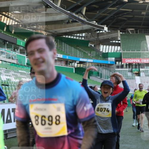 06.10.2024 - 19. swb-Marathon Bremen Yannick Fuchs http://msf.ph/oto/7450535 06.10.2024 10:35:22 Laufen im Stadion 7034, 7035, 7042, 7138, 7155, 7162, 7204, 7226, 7251, 7258, 7266, 7295, 7321, 7335, 7341, 7353, 7428, 7468, 7478, 7479, 7490, 7644, 7690, 7699, 7772, 7773, 7829, 7830, 7863, 7864, 7899, 7900, 7902, 7904, 7923, 7932, 7955, 7967, 8073, 8074, 8088, 8121, 8144, 8183, 8191, 8225, 8366, 8370, 8378, 8409, 8410, 8421, 8429, 8449, 8450, 8506, 8509, 8588, 8589, 8595, 8698, 8760, 8799, 8952, 9029 meine-sportfotos.de