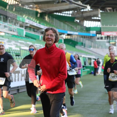 06.10.2024 - 19. swb-Marathon Bremen Yannick Fuchs http://msf.ph/oto/7450544 06.10.2024 10:35:24 Laufen im Stadion 7034, 7035, 7042, 7138, 7155, 7162, 7204, 7226, 7251, 7258, 7266, 7295, 7321, 7335, 7341, 7353, 7428, 7468, 7478, 7479, 7490, 7644, 7690, 7699, 7772, 7773, 7829, 7830, 7863, 7864, 7899, 7900, 7902, 7904, 7923, 7932, 7955, 7967, 8073, 8074, 8088, 8121, 8144, 8183, 8191, 8225, 8366, 8370, 8378, 8409, 8410, 8421, 8429, 8449, 8450, 8506, 8509, 8588, 8589, 8595, 8698, 8760, 8799, 8952, 9029 meine-sportfotos.de
