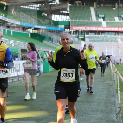 06.10.2024 - 19. swb-Marathon Bremen Yannick Fuchs http://msf.ph/oto/7450550 06.10.2024 10:35:26 Laufen im Stadion 7034, 7035, 7042, 7138, 7155, 7162, 7226, 7251, 7258, 7266, 7295, 7321, 7341, 7353, 7391, 7393, 7428, 7468, 7478, 7479, 7490, 7644, 7690, 7699, 7829, 7830, 7863, 7899, 7900, 7902, 7904, 7923, 7932, 7955, 7967, 8073, 8074, 8088, 8121, 8144, 8183, 8191, 8225, 8366, 8370, 8378, 8409, 8410, 8421, 8429, 8449, 8450, 8506, 8509, 8588, 8589, 8595, 8698, 8760, 8799, 8952, 9029 meine-sportfotos.de