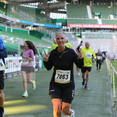 06.10.2024 - 19. swb-Marathon Bremen Yannick Fuchs http://msf.ph/oto/7450551 06.10.2024 10:35:26 Laufen im Stadion 7034, 7035, 7042, 7138, 7155, 7162, 7226, 7251, 7258, 7266, 7295, 7321, 7341, 7353, 7391, 7393, 7428, 7468, 7478, 7479, 7490, 7644, 7690, 7699, 7829, 7830, 7863, 7899, 7900, 7902, 7904, 7923, 7932, 7955, 7967, 8073, 8074, 8088, 8121, 8144, 8183, 8191, 8225, 8366, 8370, 8378, 8409, 8410, 8421, 8429, 8449, 8450, 8506, 8509, 8588, 8589, 8595, 8698, 8760, 8799, 8952, 9029 meine-sportfotos.de