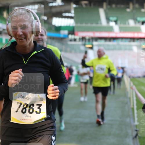 06.10.2024 - 19. swb-Marathon Bremen Yannick Fuchs http://msf.ph/oto/7450556 06.10.2024 10:35:27 Laufen im Stadion 7034, 7035, 7042, 7138, 7155, 7162, 7226, 7251, 7258, 7266, 7295, 7321, 7341, 7353, 7391, 7393, 7428, 7468, 7478, 7479, 7490, 7644, 7690, 7699, 7829, 7830, 7863, 7899, 7900, 7902, 7904, 7923, 7932, 7955, 7967, 8073, 8074, 8121, 8144, 8183, 8191, 8225, 8366, 8370, 8378, 8409, 8410, 8421, 8429, 8449, 8450, 8506, 8509, 8588, 8589, 8595, 8698, 8760, 8799, 8837, 8952, 8957, 9029 meine-sportfotos.de