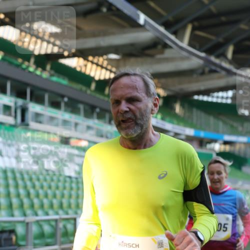 06.10.2024 - 19. swb-Marathon Bremen Yannick Fuchs http://msf.ph/oto/7450559 06.10.2024 10:35:28 Laufen im Stadion 7034, 7035, 7042, 7138, 7155, 7162, 7226, 7251, 7258, 7266, 7295, 7321, 7341, 7353, 7391, 7393, 7428, 7468, 7478, 7479, 7490, 7644, 7690, 7829, 7830, 7863, 7899, 7900, 7902, 7904, 7923, 7932, 7955, 7967, 8073, 8074, 8121, 8144, 8183, 8191, 8225, 8273, 8366, 8370, 8378, 8409, 8410, 8421, 8429, 8449, 8450, 8506, 8509, 8588, 8589, 8595, 8698, 8760, 8799, 8837, 8952, 8957, 9029 meine-sportfotos.de