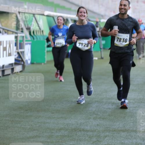 06.10.2024 - 19. swb-Marathon Bremen Yannick Fuchs http://msf.ph/oto/7450575 06.10.2024 10:35:32 Laufen im Stadion 7034, 7035, 7042, 7138, 7155, 7162, 7226, 7251, 7258, 7266, 7295, 7341, 7353, 7391, 7393, 7428, 7468, 7478, 7479, 7490, 7514, 7515, 7829, 7830, 7863, 7899, 7900, 7902, 7904, 7923, 7932, 7955, 7967, 8073, 8074, 8121, 8131, 8144, 8183, 8191, 8225, 8273, 8370, 8378, 8409, 8410, 8421, 8425, 8449, 8450, 8506, 8588, 8589, 8595, 8698, 8799, 8818, 8837, 8952, 8957, 9029, 9666 meine-sportfotos.de