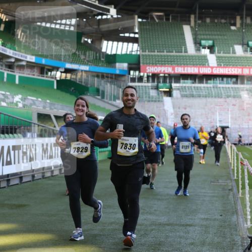 06.10.2024 - 19. swb-Marathon Bremen Yannick Fuchs http://msf.ph/oto/7450585 06.10.2024 10:35:34 Laufen im Stadion 7034, 7035, 7042, 7138, 7155, 7162, 7226, 7251, 7258, 7266, 7295, 7341, 7353, 7391, 7393, 7428, 7468, 7490, 7514, 7515, 7829, 7830, 7863, 7899, 7900, 7902, 7904, 7923, 7932, 7967, 8073, 8074, 8121, 8131, 8144, 8183, 8191, 8225, 8265, 8273, 8370, 8378, 8409, 8410, 8421, 8425, 8449, 8450, 8506, 8562, 8589, 8595, 8698, 8799, 8818, 8837, 8940, 8952, 8957, 9029, 9128, 9666 meine-sportfotos.de