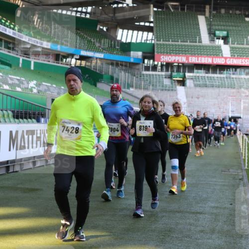 06.10.2024 - 19. swb-Marathon Bremen Yannick Fuchs http://msf.ph/oto/7450623 06.10.2024 10:35:43 Laufen im Stadion 7018, 7020, 7042, 7182, 7258, 7266, 7341, 7353, 7391, 7393, 7428, 7460, 7462, 7468, 7490, 7514, 7515, 7686, 7694, 7724, 7829, 7830, 7863, 7878, 7902, 7904, 7923, 7937, 7967, 7969, 7977, 8121, 8131, 8191, 8225, 8265, 8273, 8409, 8410, 8421, 8425, 8449, 8562, 8582, 8595, 8638, 8668, 8675, 8704, 8787, 8818, 8837, 8940, 8952, 8957, 9017, 9029, 9128, 9666 meine-sportfotos.de