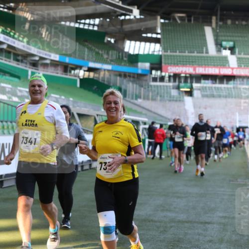 06.10.2024 - 19. swb-Marathon Bremen Yannick Fuchs http://msf.ph/oto/7450636 06.10.2024 10:35:46 Laufen im Stadion 7018, 7020, 7167, 7182, 7266, 7341, 7353, 7391, 7393, 7428, 7460, 7462, 7514, 7515, 7522, 7609, 7639, 7686, 7694, 7724, 7829, 7830, 7878, 7904, 7923, 7937, 7945, 7967, 7969, 7977, 8096, 8121, 8131, 8191, 8212, 8225, 8265, 8273, 8367, 8409, 8410, 8421, 8425, 8483, 8562, 8582, 8595, 8638, 8668, 8675, 8685, 8704, 8787, 8818, 8837, 8940, 8941, 8952, 8957, 9017, 9029, 9128, 9666 meine-sportfotos.de