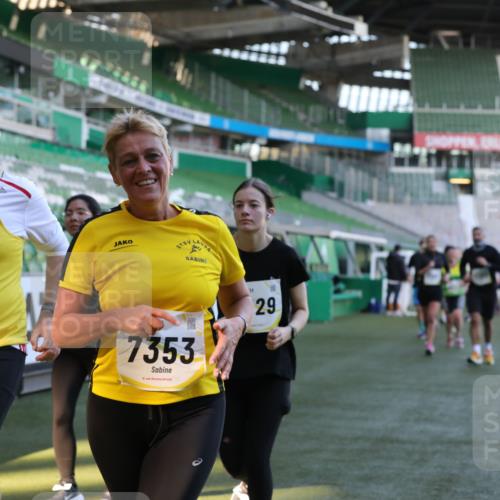 06.10.2024 - 19. swb-Marathon Bremen Yannick Fuchs http://msf.ph/oto/7450642 06.10.2024 10:35:47 Laufen im Stadion 7018, 7020, 7167, 7182, 7266, 7341, 7353, 7391, 7393, 7428, 7460, 7462, 7514, 7515, 7522, 7609, 7610, 7639, 7686, 7694, 7724, 7829, 7830, 7878, 7904, 7923, 7937, 7945, 7967, 7969, 7977, 8096, 8121, 8131, 8191, 8212, 8225, 8265, 8273, 8367, 8409, 8410, 8421, 8425, 8483, 8562, 8582, 8595, 8638, 8668, 8675, 8685, 8704, 8787, 8818, 8837, 8920, 8940, 8941, 8952, 8957, 9017, 9029, 9128, 9666 meine-sportfotos.de