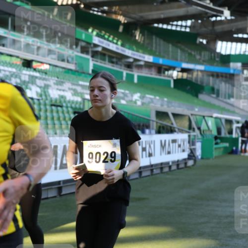 06.10.2024 - 19. swb-Marathon Bremen Yannick Fuchs http://msf.ph/oto/7450644 06.10.2024 10:35:48 Laufen im Stadion 7018, 7020, 7167, 7182, 7341, 7353, 7391, 7393, 7428, 7460, 7462, 7514, 7515, 7522, 7609, 7610, 7639, 7686, 7694, 7724, 7829, 7830, 7878, 7904, 7923, 7937, 7945, 7967, 7969, 7977, 8096, 8121, 8131, 8191, 8212, 8265, 8273, 8367, 8421, 8425, 8483, 8486, 8562, 8582, 8595, 8638, 8668, 8675, 8685, 8704, 8787, 8818, 8837, 8920, 8940, 8941, 8952, 8957, 9017, 9029, 9128, 9666 meine-sportfotos.de