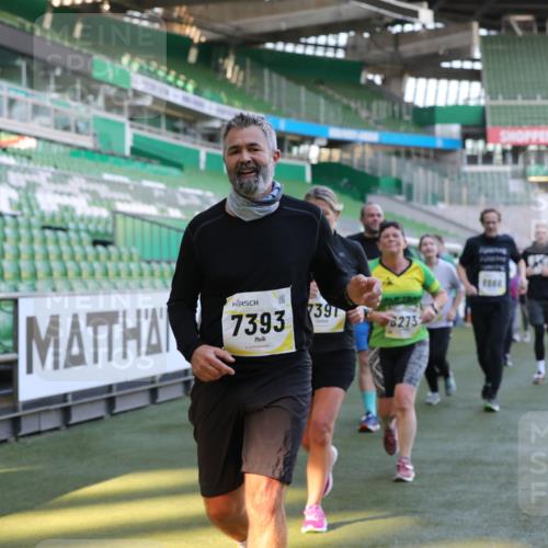 06.10.2024 - 19. swb-Marathon Bremen Yannick Fuchs http://msf.ph/oto/7450655 06.10.2024 10:35:53 Laufen im Stadion 7018, 7020, 7167, 7182, 7341, 7353, 7391, 7393, 7428, 7460, 7462, 7514, 7515, 7522, 7573, 7609, 7610, 7639, 7667, 7686, 7694, 7724, 7829, 7830, 7878, 7904, 7907, 7937, 7945, 7967, 7969, 7977, 8096, 8121, 8131, 8191, 8212, 8265, 8273, 8367, 8421, 8425, 8462, 8483, 8486, 8530, 8562, 8582, 8595, 8638, 8668, 8675, 8685, 8704, 8787, 8818, 8837, 8920, 8940, 8941, 8952, 8957, 9017, 9029, 9128, 9666 meine-sportfotos.de