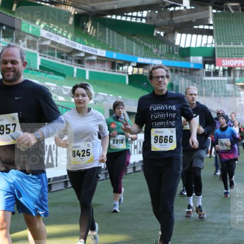06.10.2024 - 19. swb-Marathon Bremen Yannick Fuchs http://msf.ph/oto/7450668 06.10.2024 10:35:56 Laufen im Stadion 7018, 7020, 7167, 7182, 7341, 7353, 7391, 7393, 7428, 7460, 7462, 7514, 7515, 7522, 7573, 7609, 7610, 7639, 7667, 7686, 7694, 7724, 7878, 7904, 7907, 7937, 7945, 7967, 7969, 7977, 8096, 8121, 8131, 8191, 8212, 8265, 8273, 8367, 8421, 8425, 8462, 8483, 8486, 8530, 8562, 8582, 8595, 8638, 8668, 8675, 8685, 8704, 8787, 8818, 8837, 8914, 8920, 8940, 8941, 8952, 8957, 9017, 9029, 9128, 9666 meine-sportfotos.de