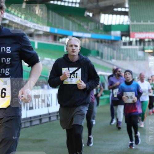 06.10.2024 - 19. swb-Marathon Bremen Yannick Fuchs http://msf.ph/oto/7450676 06.10.2024 10:35:57 Laufen im Stadion 7018, 7020, 7101, 7102, 7167, 7182, 7341, 7353, 7391, 7393, 7428, 7460, 7462, 7514, 7515, 7522, 7573, 7609, 7610, 7639, 7667, 7686, 7694, 7724, 7878, 7904, 7907, 7937, 7945, 7967, 7969, 7977, 8096, 8121, 8131, 8191, 8212, 8265, 8273, 8367, 8401, 8421, 8425, 8462, 8483, 8486, 8530, 8562, 8582, 8595, 8638, 8668, 8675, 8685, 8704, 8787, 8818, 8837, 8914, 8920, 8940, 8941, 8952, 8957, 9017, 9029, 9128, 9666 meine-sportfotos.de