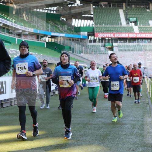 06.10.2024 - 19. swb-Marathon Bremen Yannick Fuchs http://msf.ph/oto/7450681 06.10.2024 10:35:59 Laufen im Stadion 7018, 7020, 7101, 7102, 7167, 7182, 7341, 7353, 7391, 7393, 7428, 7460, 7462, 7514, 7515, 7522, 7573, 7609, 7610, 7639, 7667, 7686, 7694, 7724, 7878, 7904, 7907, 7937, 7945, 7951, 7967, 7969, 7977, 8096, 8131, 8191, 8212, 8253, 8254, 8265, 8273, 8367, 8379, 8401, 8421, 8425, 8462, 8483, 8486, 8530, 8562, 8582, 8638, 8668, 8675, 8685, 8704, 8787, 8818, 8837, 8914, 8920, 8940, 8941, 8952, 8957, 9017, 9029, 9128, 9666 meine-sportfotos.de