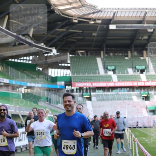 06.10.2024 - 19. swb-Marathon Bremen Yannick Fuchs http://msf.ph/oto/7450685 06.10.2024 10:36:00 Laufen im Stadion 7018, 7020, 7101, 7102, 7167, 7182, 7341, 7353, 7391, 7393, 7428, 7434, 7460, 7462, 7514, 7515, 7522, 7573, 7609, 7610, 7639, 7667, 7686, 7694, 7724, 7878, 7904, 7907, 7937, 7945, 7951, 7967, 7969, 7977, 8096, 8102, 8131, 8191, 8212, 8253, 8254, 8265, 8273, 8367, 8379, 8401, 8421, 8425, 8462, 8483, 8486, 8530, 8562, 8582, 8638, 8668, 8675, 8685, 8704, 8787, 8818, 8837, 8914, 8920, 8940, 8941, 8952, 8957, 9017, 9029, 9128, 9666 meine-sportfotos.de