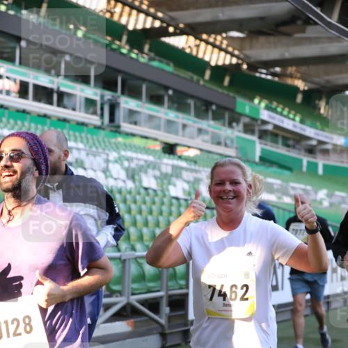 06.10.2024 - 19. swb-Marathon Bremen Yannick Fuchs http://msf.ph/oto/7450692 06.10.2024 10:36:03 Laufen im Stadion 7018, 7020, 7051, 7101, 7102, 7167, 7182, 7391, 7393, 7434, 7460, 7462, 7514, 7515, 7522, 7573, 7609, 7610, 7639, 7667, 7686, 7694, 7724, 7878, 7904, 7907, 7937, 7939, 7945, 7951, 7967, 7969, 7977, 8096, 8102, 8131, 8212, 8253, 8254, 8265, 8273, 8367, 8379, 8401, 8425, 8462, 8483, 8486, 8530, 8545, 8562, 8582, 8638, 8668, 8675, 8685, 8704, 8787, 8818, 8837, 8914, 8920, 8940, 8941, 8957, 9017, 9029, 9042, 9043, 9128, 9666 meine-sportfotos.de