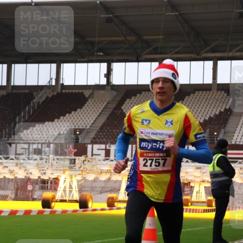 08.12.2024 - St. Pauli X-Mass-Run No. 14 Yannick Fuchs http://msf.ph/oto/7472245 08.12.2024 09:51:34 Ziel 2757, 3285, 3309 meine-sportfotos.de
