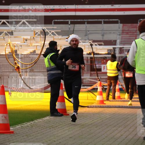 08.12.2024 - St. Pauli X-Mass-Run No. 14 Yannick Fuchs http://msf.ph/oto/7472497 08.12.2024 09:52:08 Ziel 36, 44, 918, 1921, 2763 meine-sportfotos.de
