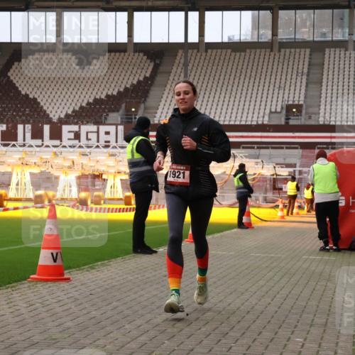 08.12.2024 - St. Pauli X-Mass-Run No. 14 Yannick Fuchs http://msf.ph/oto/7472673 08.12.2024 09:52:21 Ziel 44, 423, 1921, 2741, 2832 meine-sportfotos.de