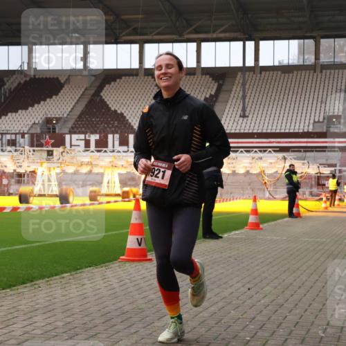 08.12.2024 - St. Pauli X-Mass-Run No. 14 Yannick Fuchs http://msf.ph/oto/7472679 08.12.2024 09:52:22 Ziel 44, 423, 1921, 2741, 2832 meine-sportfotos.de