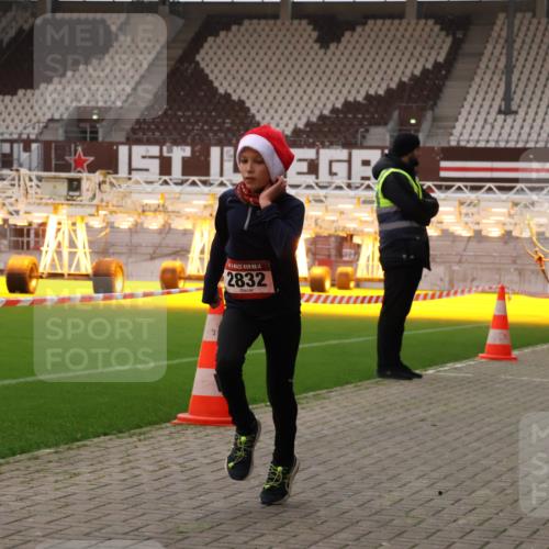 08.12.2024 - St. Pauli X-Mass-Run No. 14 Yannick Fuchs http://msf.ph/oto/7472718 08.12.2024 09:52:33 Ziel 423, 2741, 2832, 3305 meine-sportfotos.de