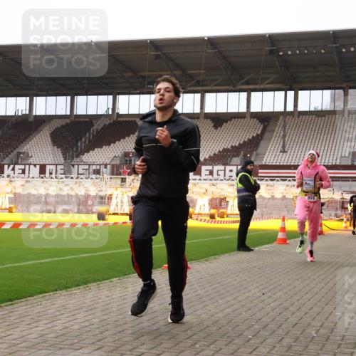 08.12.2024 - St. Pauli X-Mass-Run No. 14 Yannick Fuchs http://msf.ph/oto/7473287 08.12.2024 09:53:37 Ziel 183, 859, 1818, 2084, 2844, 3023 meine-sportfotos.de