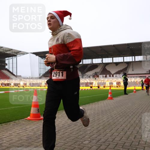 08.12.2024 - St. Pauli X-Mass-Run No. 14 Yannick Fuchs http://msf.ph/oto/7474392 08.12.2024 09:55:55 Ziel 415, 438, 1946, 2911, 3094 meine-sportfotos.de