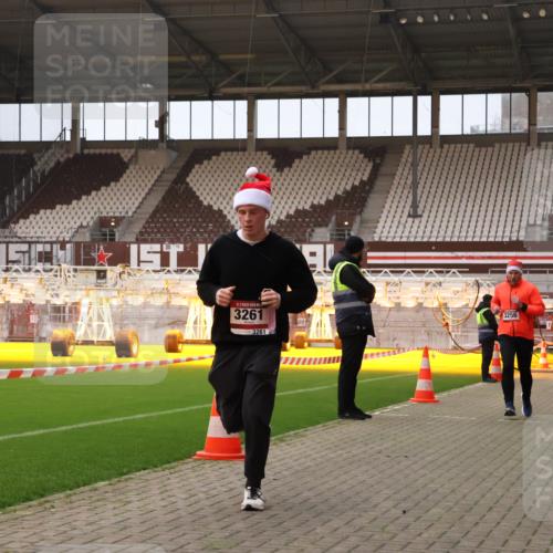 08.12.2024 - St. Pauli X-Mass-Run No. 14 Yannick Fuchs http://msf.ph/oto/7474743 08.12.2024 09:56:20 Ziel 799, 1852, 3256, 3261 meine-sportfotos.de