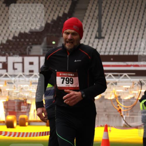 08.12.2024 - St. Pauli X-Mass-Run No. 14 Yannick Fuchs http://msf.ph/oto/7474878 08.12.2024 09:56:30 Ziel 288, 799, 2837, 2839, 3095, 3256, 3261 meine-sportfotos.de