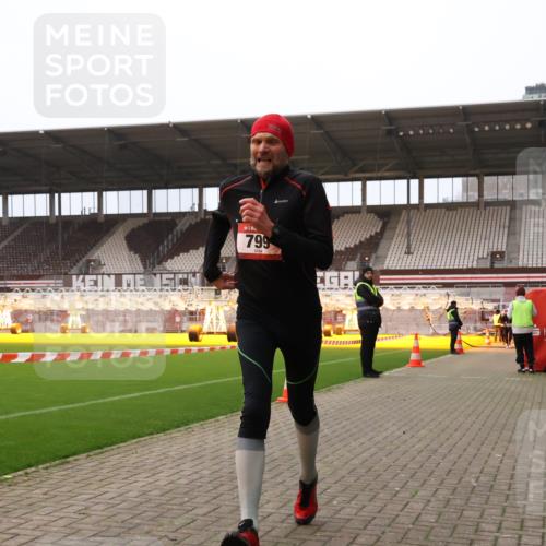 08.12.2024 - St. Pauli X-Mass-Run No. 14 Yannick Fuchs http://msf.ph/oto/7474903 08.12.2024 09:56:31 Ziel 288, 799, 2837, 2839, 3095, 3256 meine-sportfotos.de