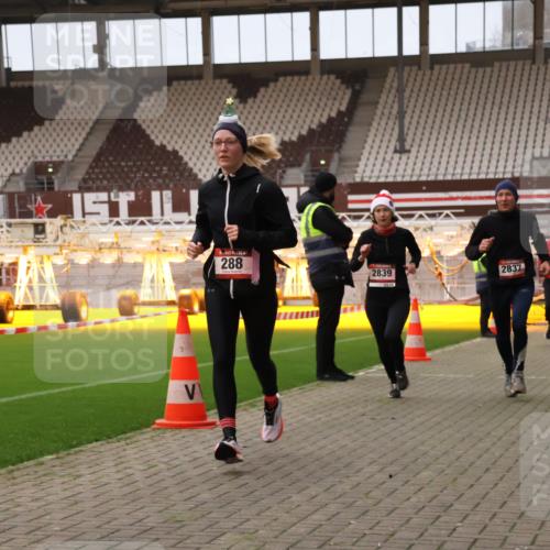 08.12.2024 - St. Pauli X-Mass-Run No. 14 Yannick Fuchs http://msf.ph/oto/7474981 08.12.2024 09:56:40 Ziel 288, 1754, 2837, 2839, 2956, 3095 meine-sportfotos.de
