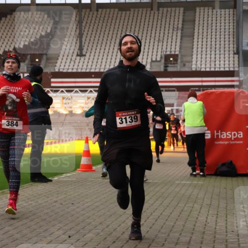 08.12.2024 - St. Pauli X-Mass-Run No. 14 Yannick Fuchs http://msf.ph/oto/7475271 08.12.2024 09:57:03 Ziel 364, 384, 420, 755, 763, 904, 1291, 1741, 1754, 1982, 2267, 2956, 3022, 3139 meine-sportfotos.de