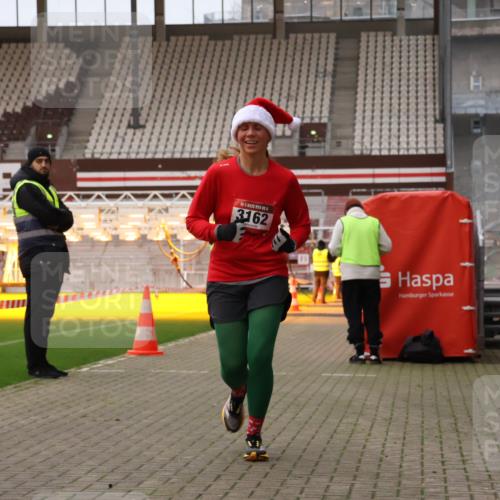 08.12.2024 - St. Pauli X-Mass-Run No. 14 Yannick Fuchs http://msf.ph/oto/7475592 08.12.2024 09:57:22 Ziel 904, 1291, 2267, 3162, 3258 meine-sportfotos.de