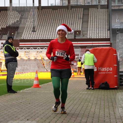 08.12.2024 - St. Pauli X-Mass-Run No. 14 Yannick Fuchs http://msf.ph/oto/7475596 08.12.2024 09:57:22 Ziel 904, 1291, 2267, 3162, 3258 meine-sportfotos.de