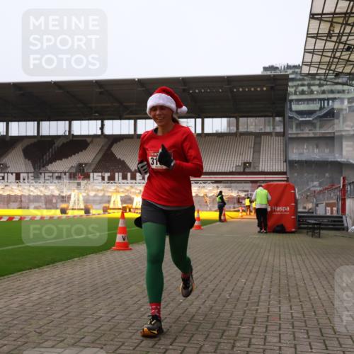 08.12.2024 - St. Pauli X-Mass-Run No. 14 Yannick Fuchs http://msf.ph/oto/7475609 08.12.2024 09:57:24 Ziel 1291, 2267, 3162, 3258 meine-sportfotos.de