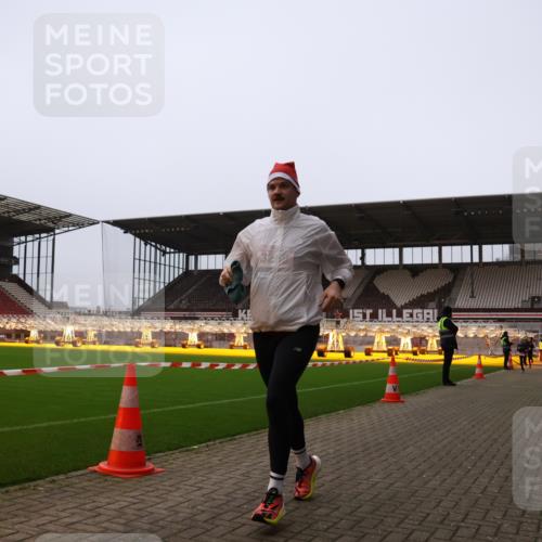 08.12.2024 - St. Pauli X-Mass-Run No. 14 Yannick Fuchs http://msf.ph/oto/7475644 08.12.2024 09:57:39 Ziel 391, 2840, 2842, 3258 meine-sportfotos.de