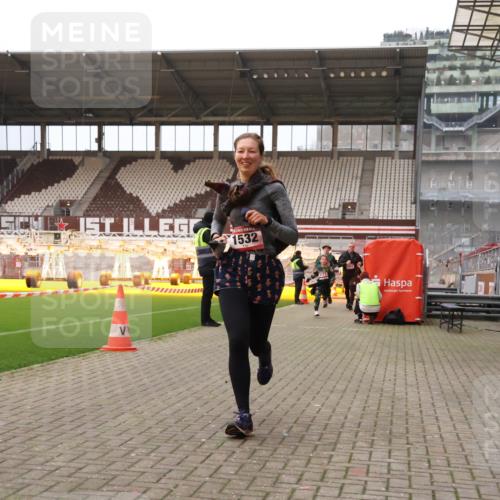 08.12.2024 - St. Pauli X-Mass-Run No. 14 Yannick Fuchs http://msf.ph/oto/7475918 08.12.2024 09:58:05 Ziel 510, 1396, 1397, 1532, 1789, 2872, 2934, 2943, 2944, 3092, 3171 meine-sportfotos.de
