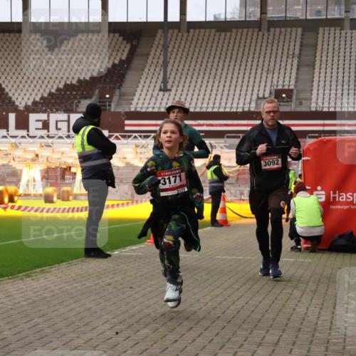 08.12.2024 - St. Pauli X-Mass-Run No. 14 Yannick Fuchs http://msf.ph/oto/7475979 08.12.2024 09:58:08 Ziel 55, 510, 1075, 1080, 1396, 1397, 1532, 1789, 2872, 2934, 2943, 2944, 3092, 3171 meine-sportfotos.de