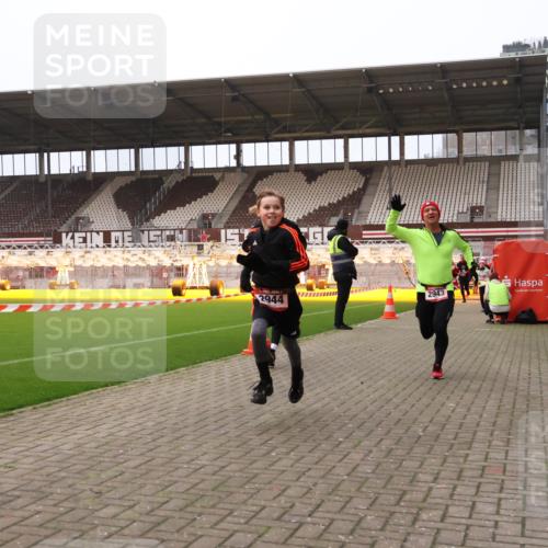 08.12.2024 - St. Pauli X-Mass-Run No. 14 Yannick Fuchs http://msf.ph/oto/7476132 08.12.2024 09:58:15 Ziel 55, 802, 880, 1075, 1080, 1396, 1397, 1789, 2872, 2934, 2943, 2944, 3092, 3109, 3171 meine-sportfotos.de