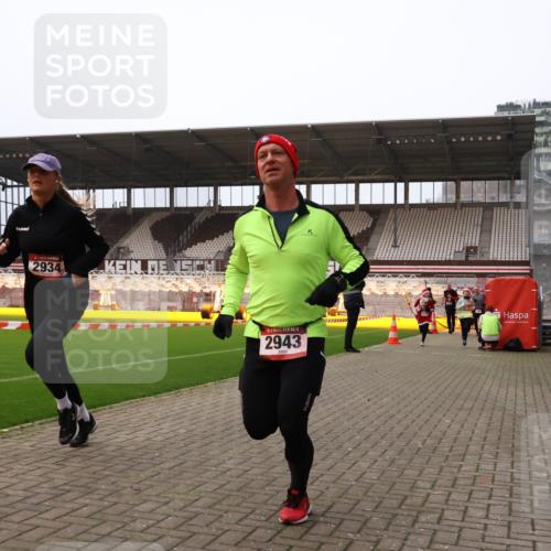 08.12.2024 - St. Pauli X-Mass-Run No. 14 Yannick Fuchs http://msf.ph/oto/7476165 08.12.2024 09:58:16 Ziel 55, 802, 880, 1075, 1080, 1396, 1397, 1789, 2872, 2934, 2943, 2944, 3092, 3109, 3171 meine-sportfotos.de
