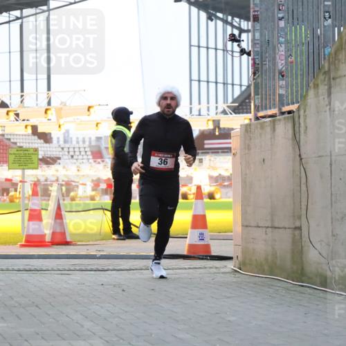 08.12.2024 - St. Pauli X-Mass-Run No. 14 H.Heesch http://msf.ph/oto/7487717 08.12.2024 09:52:20 Ziel 918, 2763, 36, 44 meine-sportfotos.de