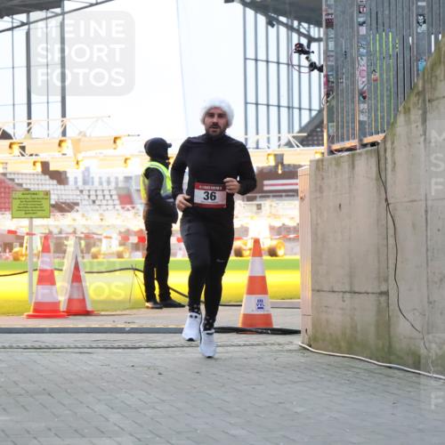 08.12.2024 - St. Pauli X-Mass-Run No. 14 H.Heesch http://msf.ph/oto/7487721 08.12.2024 09:52:20 Ziel 918, 2763, 36, 44 meine-sportfotos.de