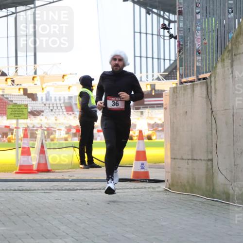 08.12.2024 - St. Pauli X-Mass-Run No. 14 H.Heesch http://msf.ph/oto/7487727 08.12.2024 09:52:21 Ziel 36, 918, 2763, 36, 44 meine-sportfotos.de