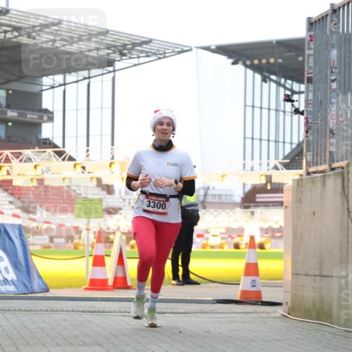 08.12.2024 - St. Pauli X-Mass-Run No. 14 H.Heesch http://msf.ph/oto/7489595 08.12.2024 09:55:47 Ziel 691, 3300 meine-sportfotos.de