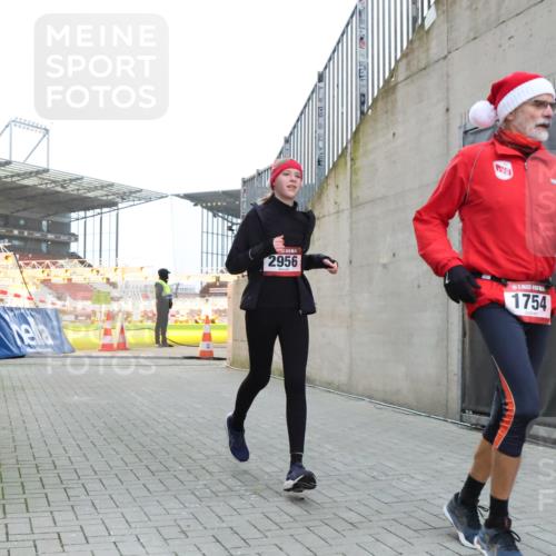 08.12.2024 - St. Pauli X-Mass-Run No. 14 H.Heesch http://msf.ph/oto/7490837 08.12.2024 09:57:07 Ziel 1754, 2837, 2839, 2956, 3095, 1741, 1754, 2956, 3139 meine-sportfotos.de