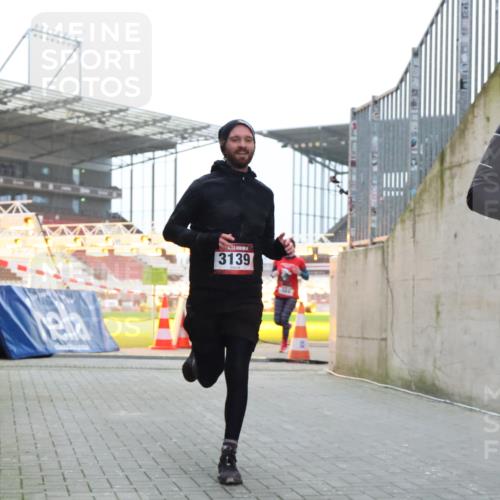 08.12.2024 - St. Pauli X-Mass-Run No. 14 H.Heesch http://msf.ph/oto/7491007 08.12.2024 09:57:12 Ziel 1741, 1754, 2956, 3139, 364, 384, 420, 1741, 3022, 3139 meine-sportfotos.de