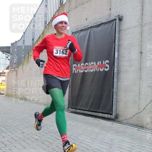 08.12.2024 - St. Pauli X-Mass-Run No. 14 H.Heesch http://msf.ph/oto/7491839 08.12.2024 09:57:36 Ziel 755, 763, 904, 1291, 1982, 2267, 3162, 3162 meine-sportfotos.de