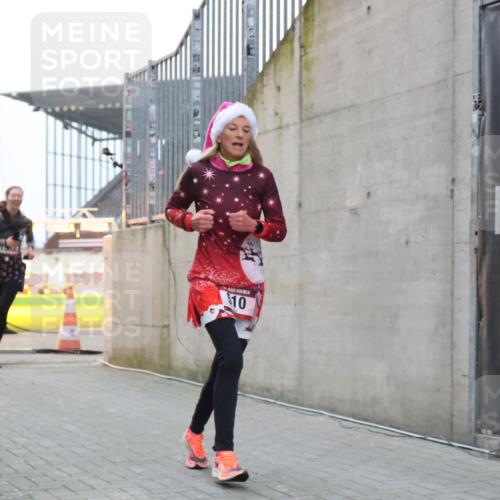 08.12.2024 - St. Pauli X-Mass-Run No. 14 H.Heesch http://msf.ph/oto/7492214 08.12.2024 09:58:14 Ziel 510, 510, 1532, 1789, 3092, 3171 meine-sportfotos.de