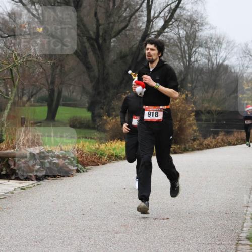 08.12.2024 - St. Pauli X-Mass-Run No. 14 Strokosch-Dieckow http://msf.ph/oto/7500748 08.12.2024 09:44:32 Laufen 918, 2432 meine-sportfotos.de
