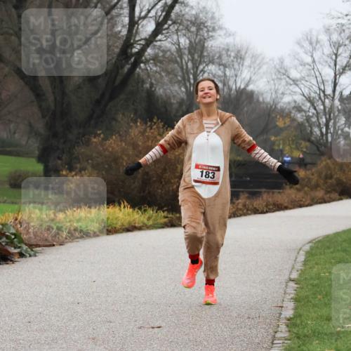 08.12.2024 - St. Pauli X-Mass-Run No. 14 Strokosch-Dieckow http://msf.ph/oto/7500914 08.12.2024 09:45:14 Laufen 183 meine-sportfotos.de