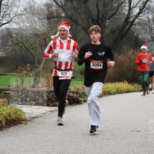 08.12.2024 - St. Pauli X-Mass-Run No. 14 Strokosch-Dieckow http://msf.ph/oto/7501357 08.12.2024 09:47:55 Laufen 420, 420, 3094, 1982, 162, 763, 755, 1291 meine-sportfotos.de